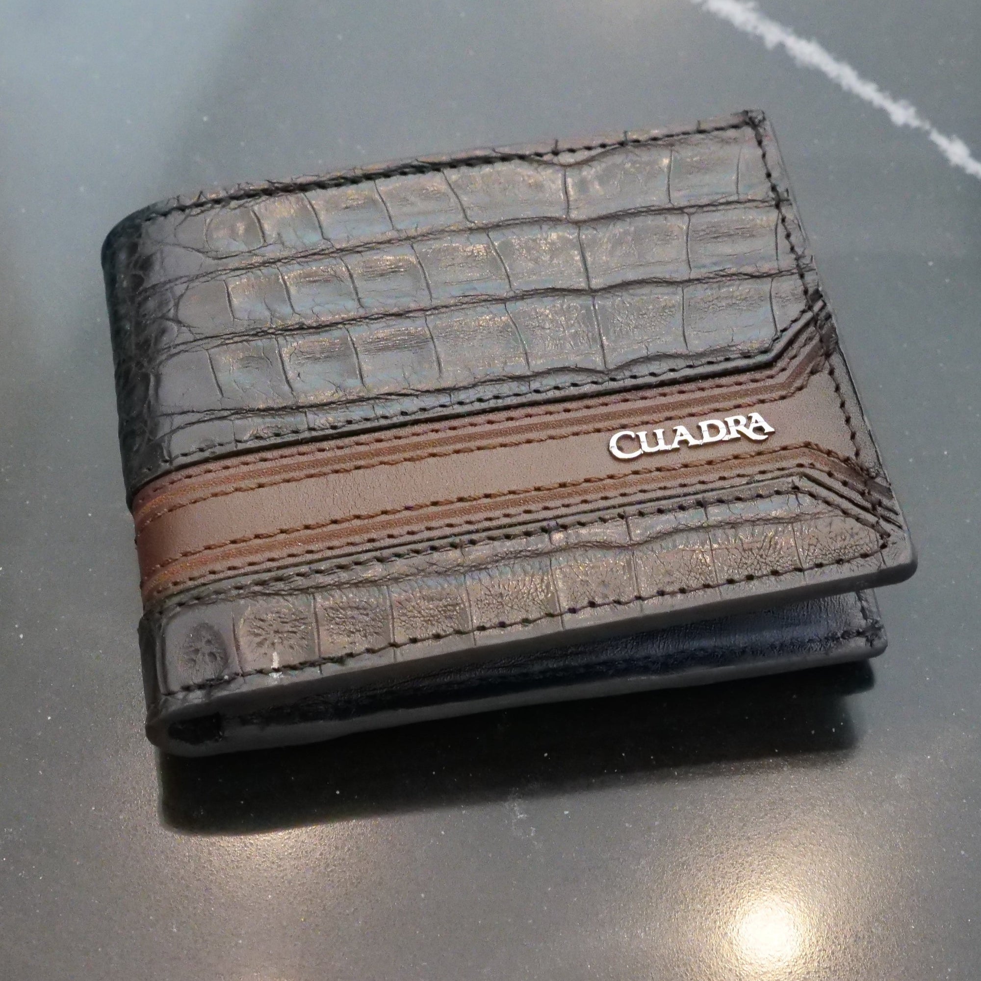 Caiman wallet cuadra